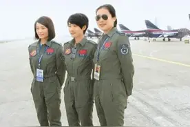 用金钱培养出来的飞行员，待遇果然不一般，就连家人都能享受图片