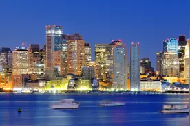 美国华裔被黑人殴打，难道他们不知道美国有不退让法案吗？图片