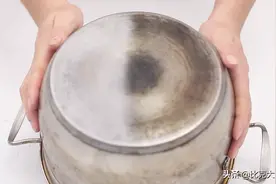 不锈钢锅底黑垢难去除？教你一招，不用任何清洁剂，轻松去除黑渍图片