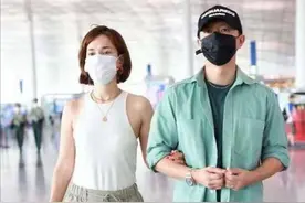 韩庚夫妇走机场，卢靖姗短发太显妈妈相，背心暴露副乳更是不雅观图片