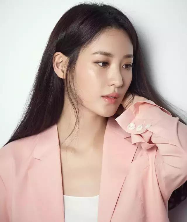 《神奇动物2》最惊艳的其实是身高177cm的金秀贤!