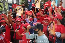 缅甸政变，泰国媒体网友都炸了！缅驻泰大使馆遭抗议示威图片