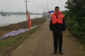 汪仁镇现役军人投身防汛一线图片