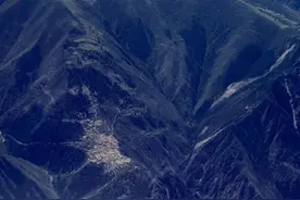 我出生在东北比较偏僻的山村，那里山青水秀。父母是山东人图片
