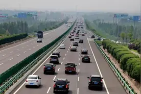 藏在高速路上的“高利润”市场，非常容易被忽视，有人却年入6亿图片