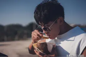 炫肌肉被模特经纪人看中，这位95后帅哥，欧米伽下巴太好看了吧！图片