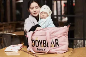 堂妹生娃后，堂姐总送自家宝宝旧衣服，当看到衣物用途后愤懑不平图片