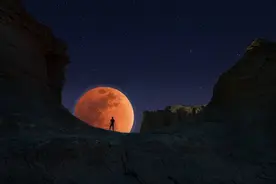 “血月”再次出现，为本世纪最长月偏食，有不祥之兆之说？图片