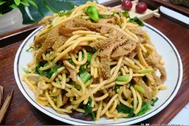 晒媳妇做的午餐，朋友圈炸锅了，网友调侃：够豪横！求蹭饭图片