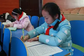 小学生作文《我想换个爸爸》，天真又真诚，看到原因后很是感动图片