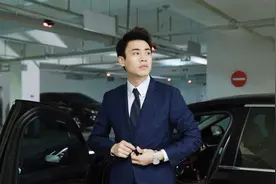 朱亚文黄宗泽结合体？《阳光之下》小武不是标准帅哥，凭人设逆袭图片