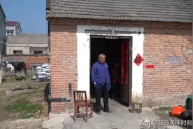 安徽75岁大爷在农村炒菜，没菜单烧啥吃啥，脾气爆客人还吃得欢图片