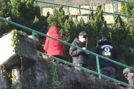 原配庄月明去世31年，李嘉诚为她一直没再娶，每年元旦都去祭拜图片