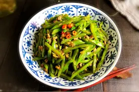 芸豆最爱这么吃，炒前多这一步，颜色碧绿口感好，吃得放心更健康图片