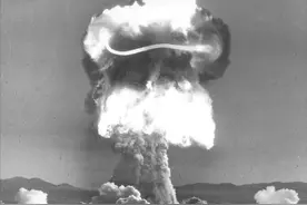 1964年我国原子弹爆炸，周总理为何要第一个通知日本首相？图片