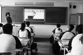 听三个高三学生讲他们难忘的故事 摸到纸卷儿的感觉真好图片