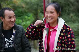 18岁弟弟早婚生下孩子，让姐姐帮忙抚养，四年后发现孩子不是亲生图片