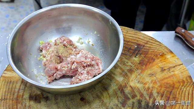 厨师长教你“肉馅酿青椒”，百吃不厌，每次去饭店，都是必点菜