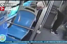 一站路距离，老人公交车上突发癫痫 紧急时刻，大家一起帮送医图片