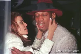 曾和麦当娜与珍妮巴斯拍拖，其貌不扬的罗德曼为何如此受欢迎？图片