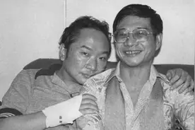 救成龙、撩青霞、坑金庸，48瓶酒葬挚友，当年半个港圈跪服的男人图片