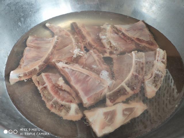 冷冻羊小排骨二斤不到30元，这么便宜膻味很浓，炖炖鲜美好香