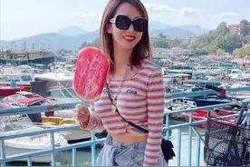 李念的度假新造型被夸“洋气”，短裤配拖鞋还穿出了长腿，太嫩了图片