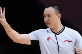 仇恨有多大！裁判闫军执法广州对阵北控，冲着郭士强大喊辽宁本钢图片