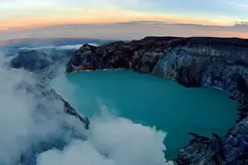 充满硫酸的“死亡之湖”，竟成了游客打卡的旅游胜地图片