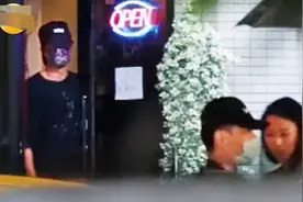 言承旭与前女友张熙恩藕断丝连，聚会上紧盯女方，结束后同车离开图片