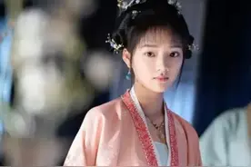 江疏影的演技被赵薇吐槽像木头？王传君：除了皮肤白其它都很平庸图片