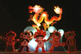 东京奥运吉祥物VS北京奥运福娃，不比不知道一比吓一跳，出乎意料图片