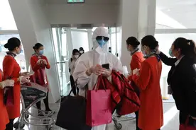 到了！首趟武汉抵深航班到达深圳机场图片