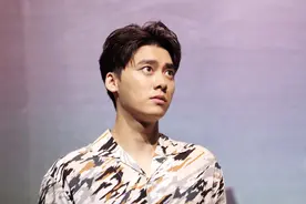 刚出道的李易峰，看起来充满青涩的帅气图片