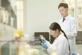 羡慕！包揽专业前2、获超8万奖学金，这4对学霸情侣竟来自上海同所高校图片