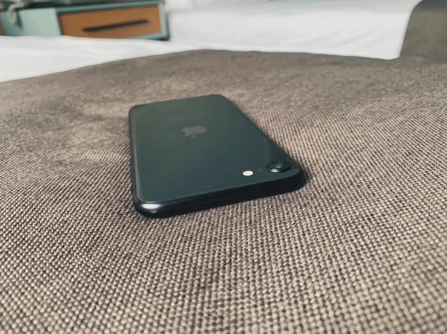 从苹果8更换到iPhoneSE2，自用60天后，几个明显的优缺点不吐不快