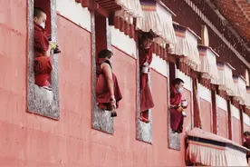 占哇·罗让毛兰摄影作品分享：本色的郎木寺图片