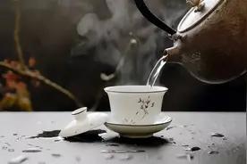 你泡茶时没发现什么不对劲？爱因斯坦用它发了论文并开创一个学科图片