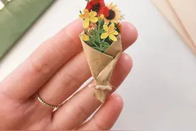 她创作的微型纸花，比鲜花还要贵上几百倍，网友​：好看但不值图片