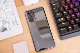 理工男超清爽桌面：红米K40、美商海盗船K70机械键盘&More图片