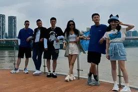中餐厅庆功宴照曝光！刘宇宁隔空出镜，我却在意丽颖李浩菲互动图片