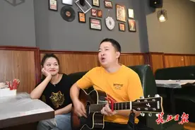 嫁了一个歌手，谁知上了烧烤的“贼船”图片