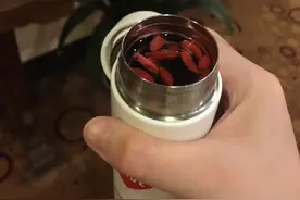陈梦的保温杯和孙颖莎的冰水，来自东方的神秘力量：多喝温水图片