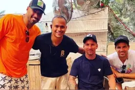 梅西包豪华游艇伊比萨度假!当苏亚雷斯面与安妞亲热,苏牙当没看见图片