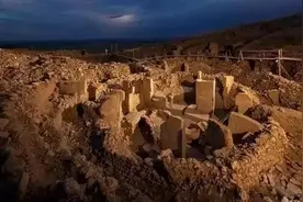 出土12000年前的石柱上发现的星象图！人类文明起源或将被改写图片