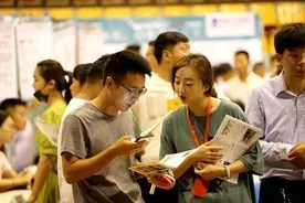 大学生月薪过万很普遍？看完社招、校招后，才懂理想与现实的差距图片