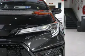 被国人热捧的中型车雷凌，外观颜值大变，自带空气套件，不足11万图片