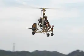 真正高手在民间！农民自造30多架飞机，成功载人飞上千米高空视频封面