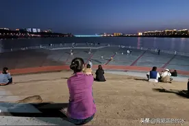 步行到长沙的橘子洲图片