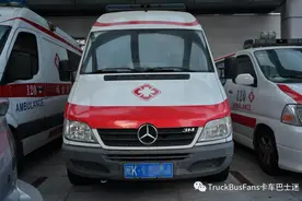 车龄超过十五年依旧靓丽——第一代奔驰凌特 T1N 314救护车图片